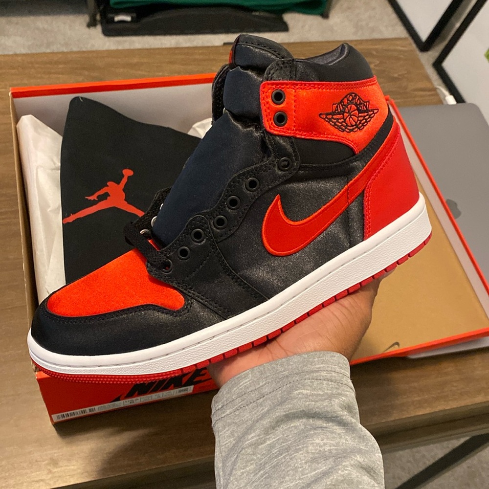 JORDAN 1 RETRO HIGH OG (Satin Bred Women’s)
